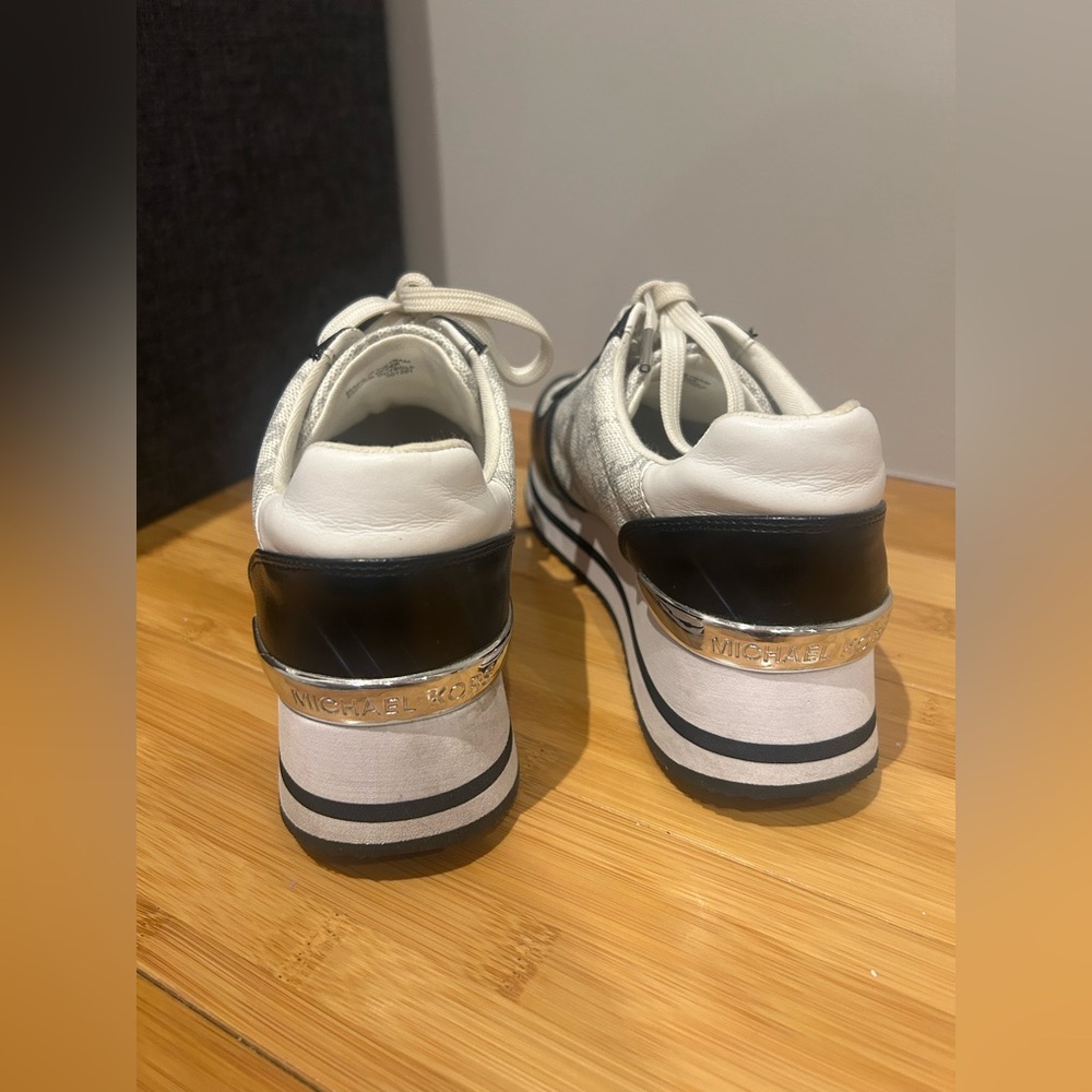 Michael Kors Monique Knit Trainer Sneakers Black/Optic White Women’s 6 - Picture 4 of 10